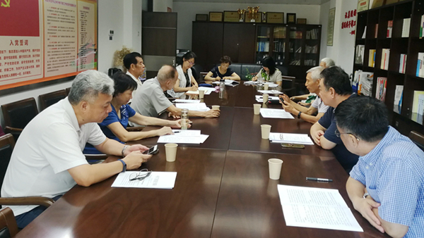 快猫
召开厅机关离退休干部“我看新中国成立70周年”专题座谈会_600.jpg