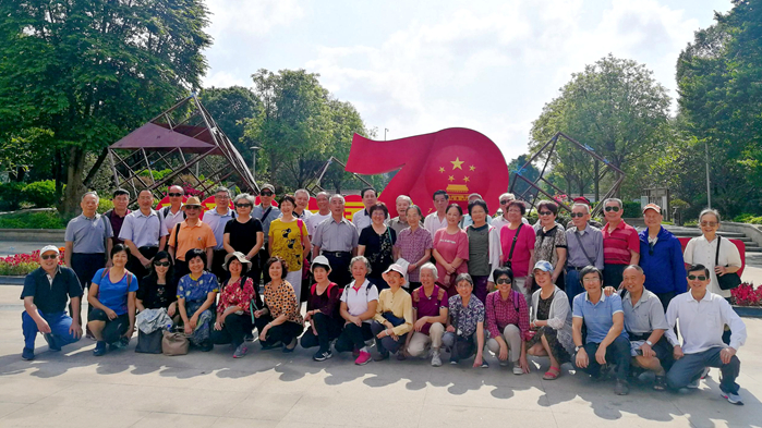 快猫
组织离退休老同志开展“敬老月”活动_699.jpg