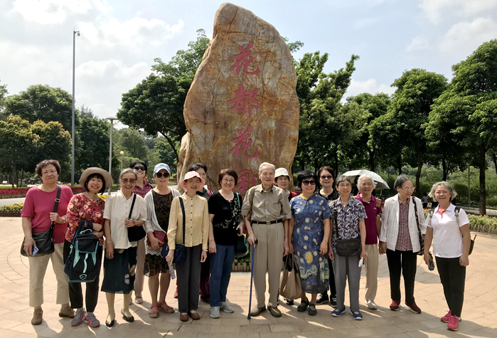 快猫
组织离退休老同志开展“敬老月”活动2_699.jpg