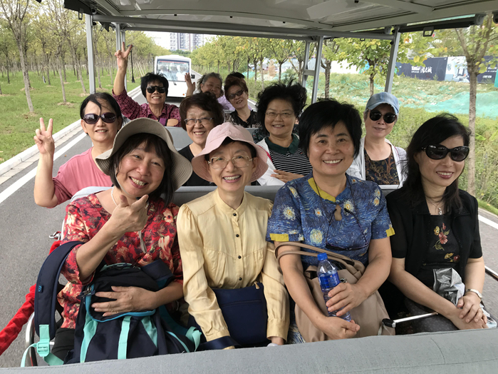 快猫
组织离退休老同志开展“敬老月”活动3_699.jpg