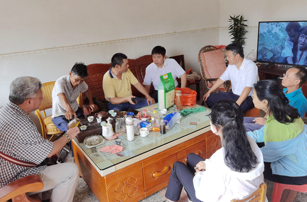 快猫
组织老同志开展“我看脱贫攻坚新成就”调研活动_600.jpg