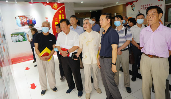 快猫
召开离退休厅级干部工作通报会2_600.jpg