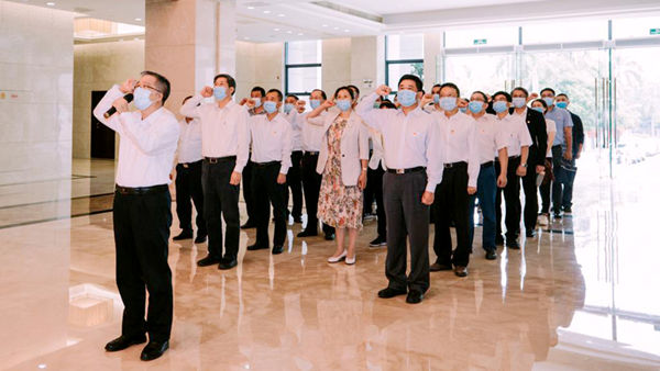 快猫
组织党员干部参观省反腐倡廉教育基地_600.jpg